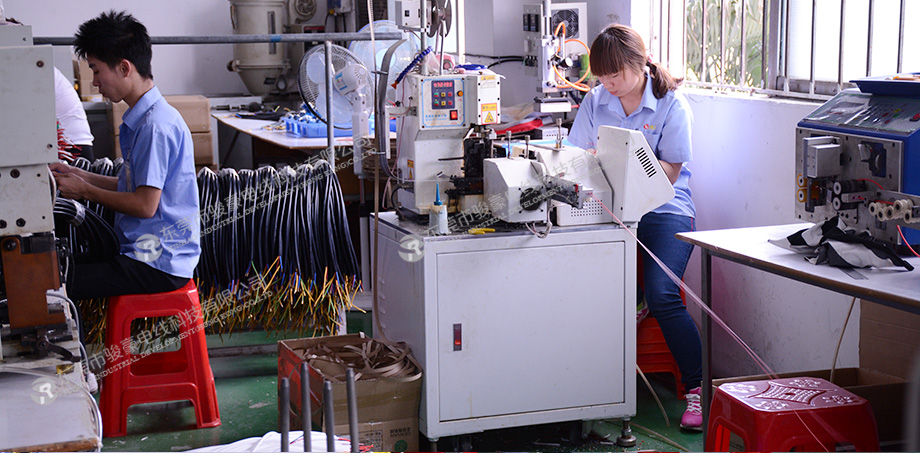 電子線束加工現(xiàn)場實景
